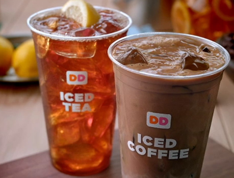 dunkin donuts 16 oz iced coffee and iced tea in cups on table